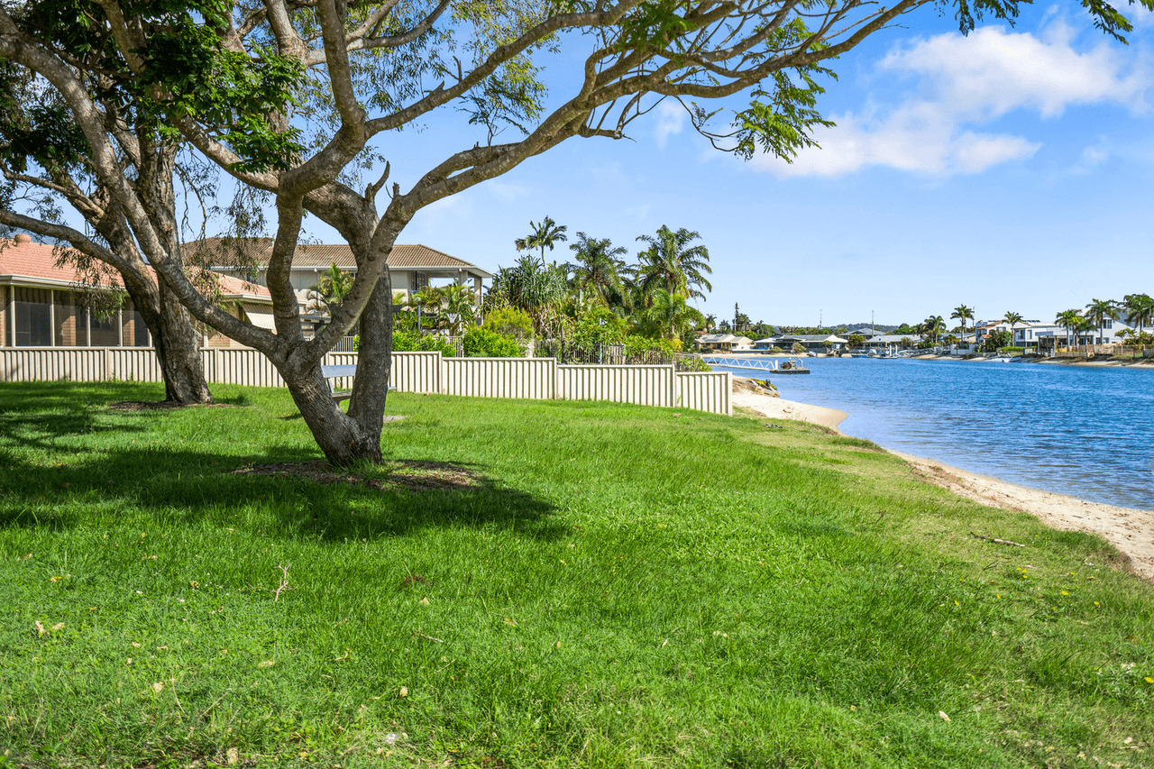 168 Tahiti Avenue, PALM BEACH, QLD 4221