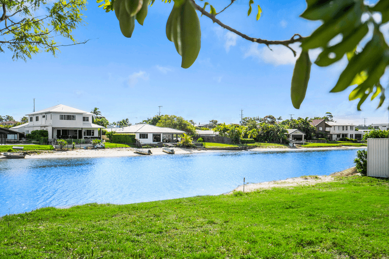 168 Tahiti Avenue, PALM BEACH, QLD 4221