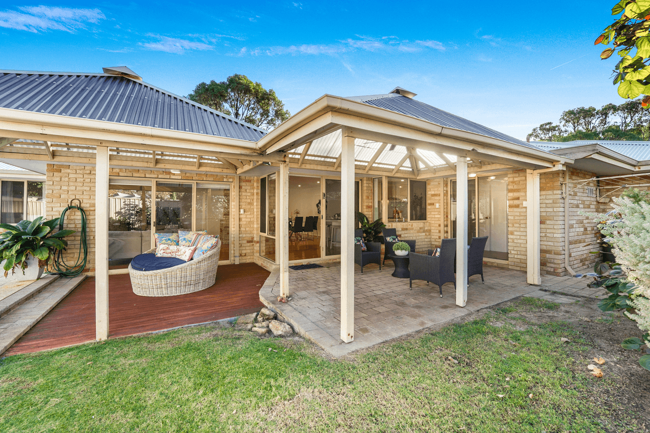 24 Castlecrag Drive, KALLAROO, WA 6025