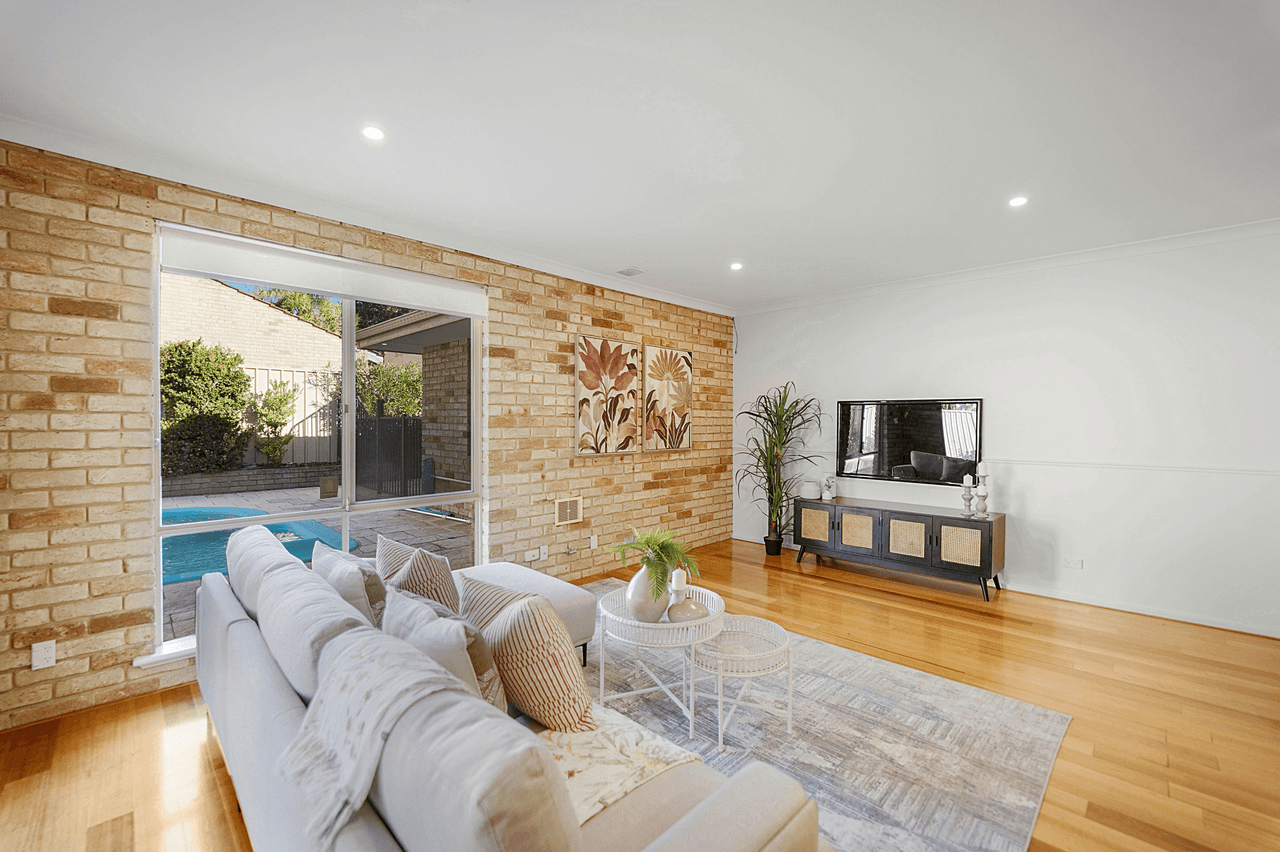 24 Castlecrag Drive, KALLAROO, WA 6025