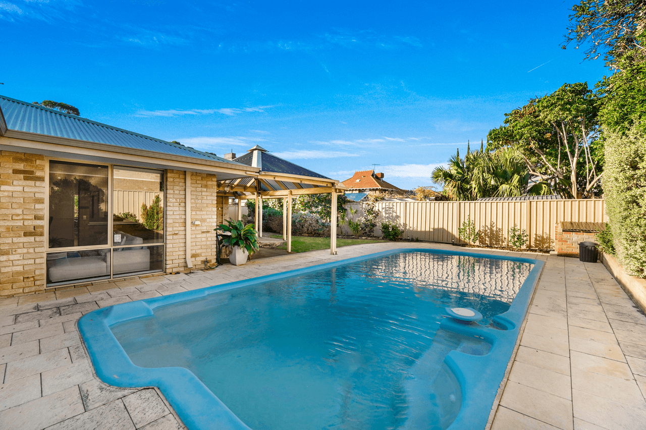 24 Castlecrag Drive, KALLAROO, WA 6025