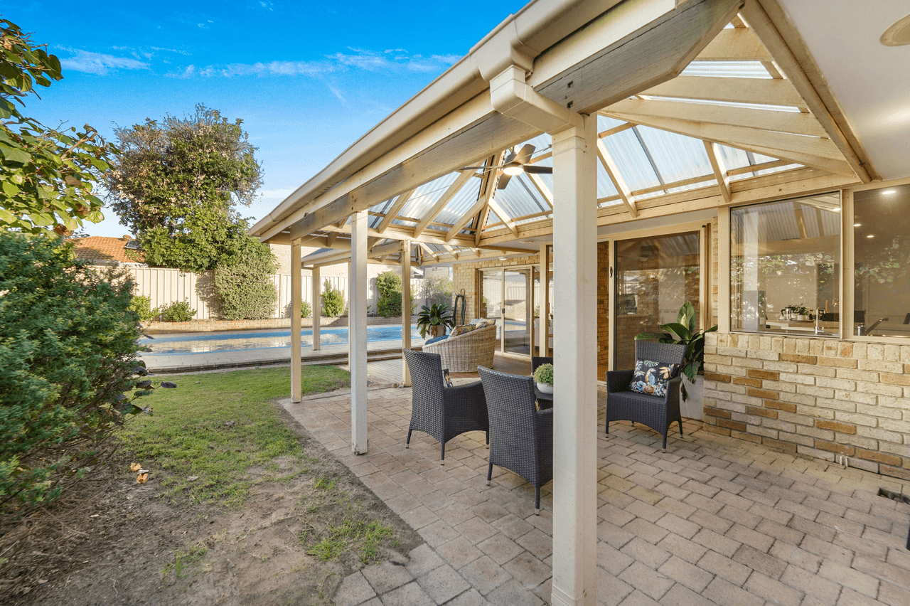 24 Castlecrag Drive, KALLAROO, WA 6025