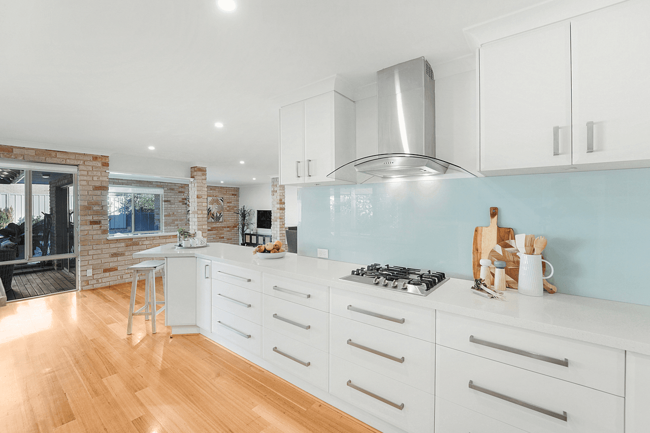 24 Castlecrag Drive, KALLAROO, WA 6025