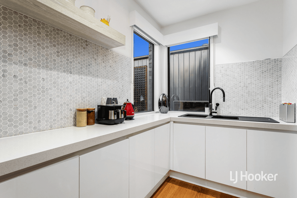 20-22 Featherbrook Drive, POINT COOK, VIC 3030