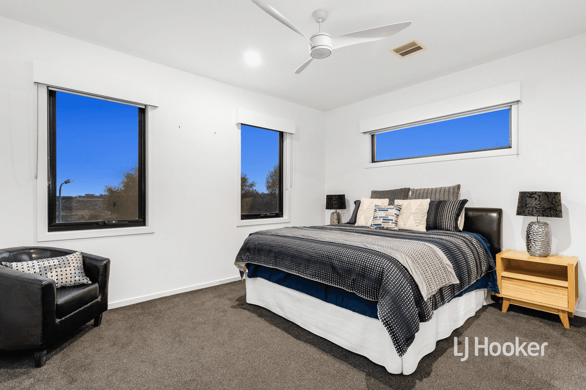 20-22 Featherbrook Drive, POINT COOK, VIC 3030