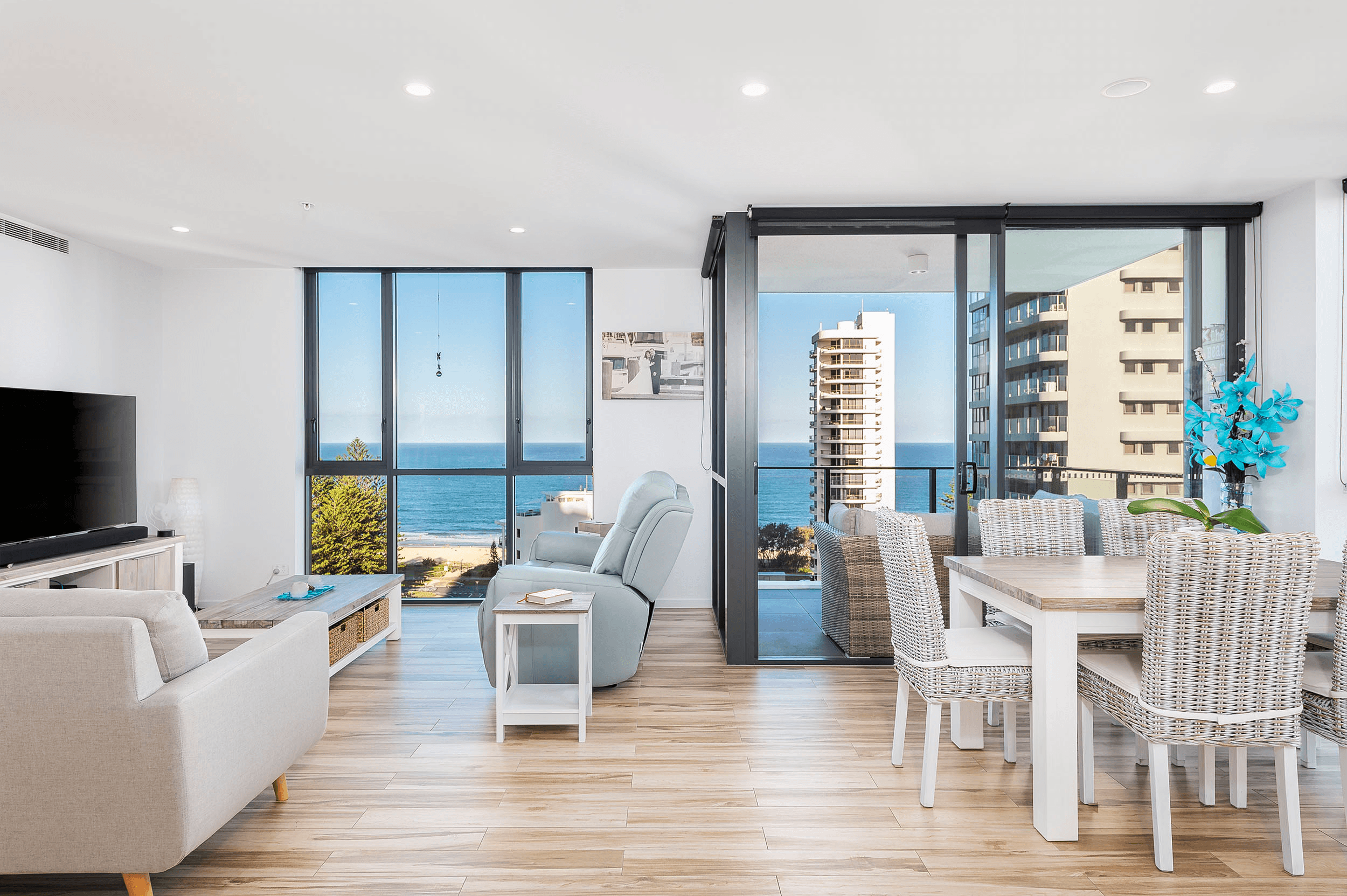 52/18 Chelsea Avenue, Broadbeach, QLD 4218