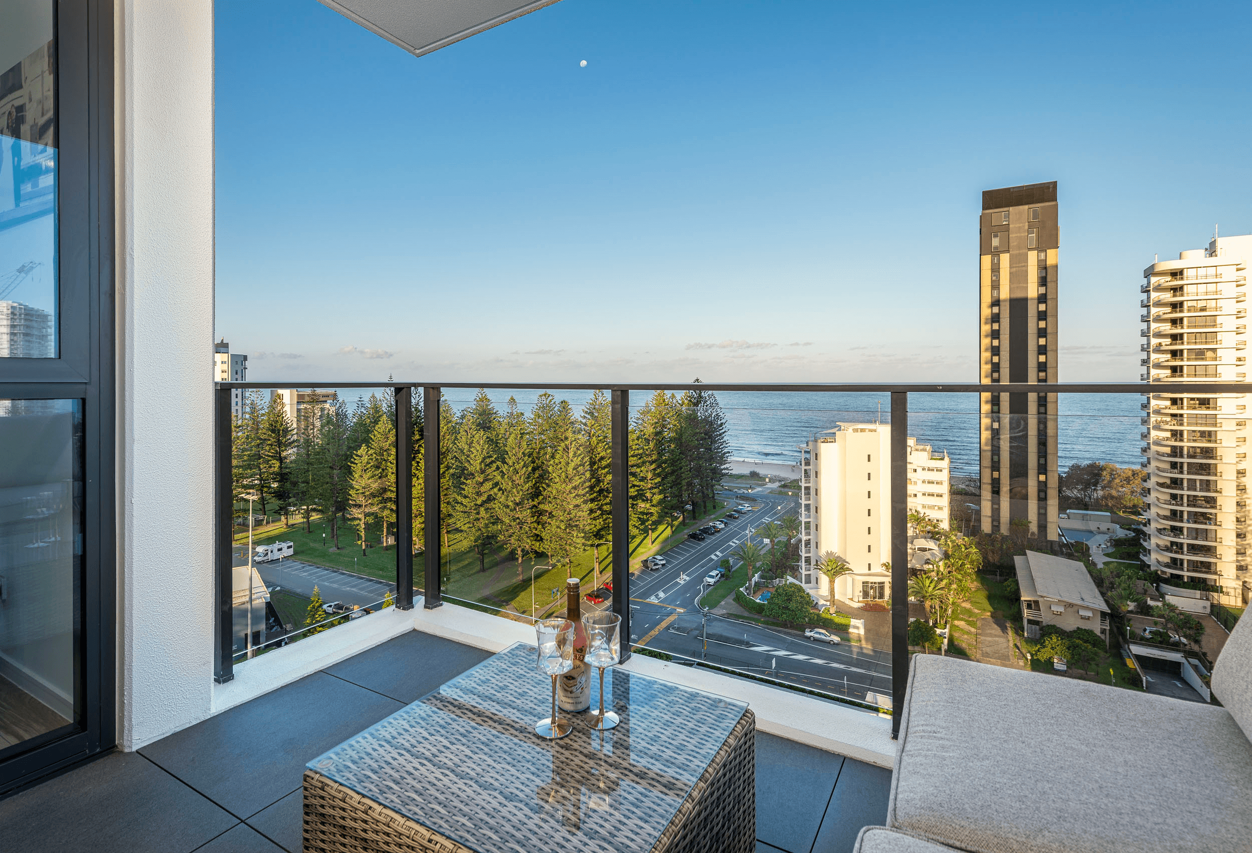 52/18 Chelsea Avenue, Broadbeach, QLD 4218