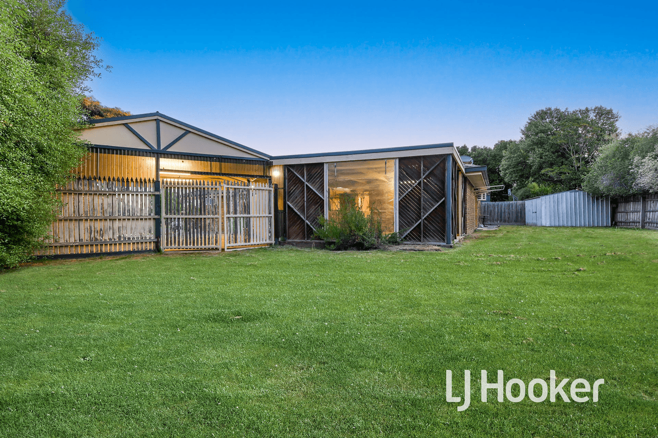 2 Amanda Court, PAKENHAM, VIC 3810