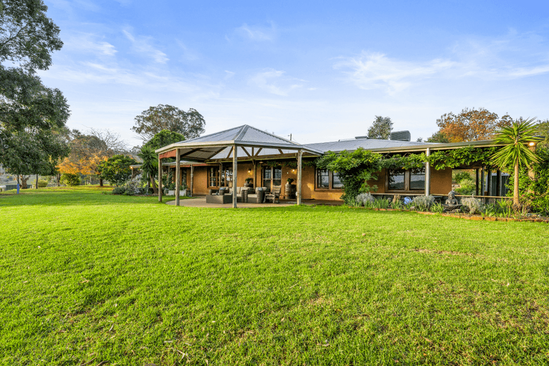 851 Lake Road, Bethanga, VIC 3691