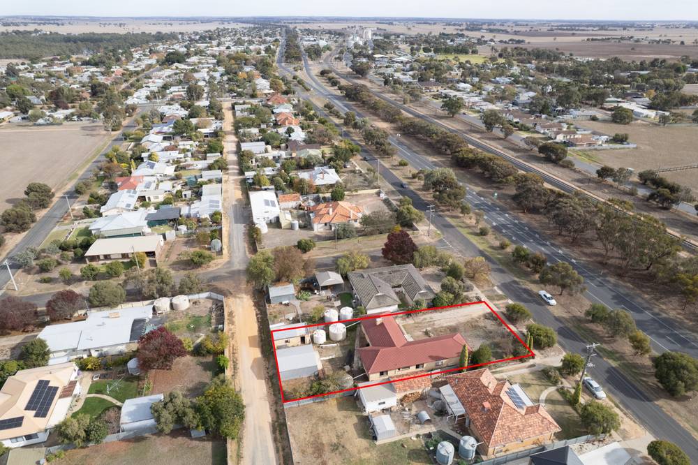 16 Dimboola Road, NHILL, VIC 3418