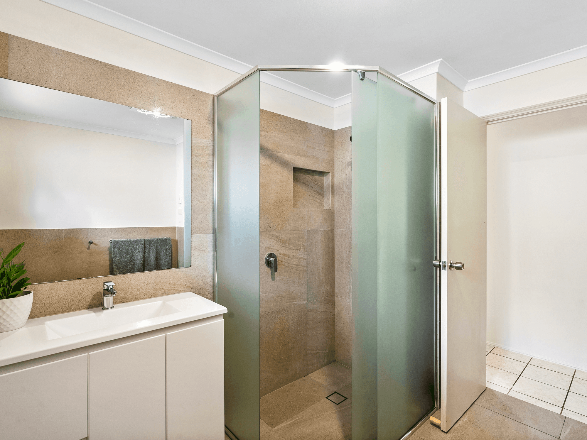 3 Kalmia Court, Elanora, QLD 4221