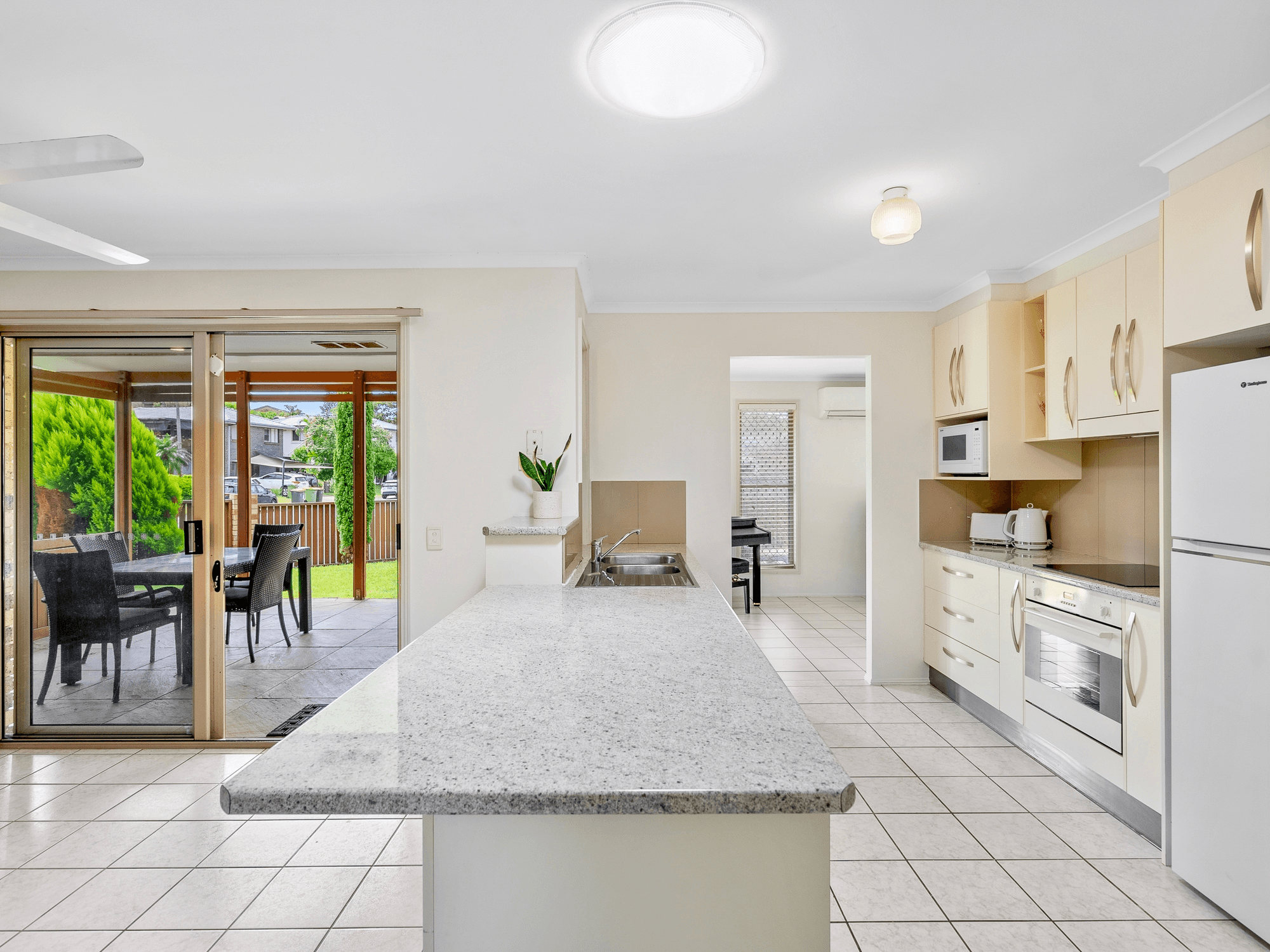 3 Kalmia Court, Elanora, QLD 4221