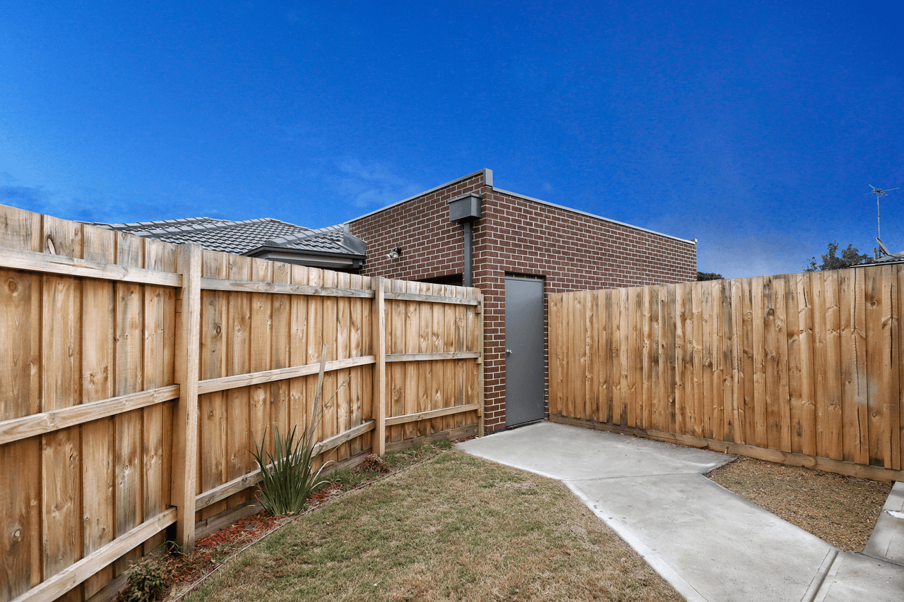 2/15 Wattleglen Street, Craigieburn, VIC 3064