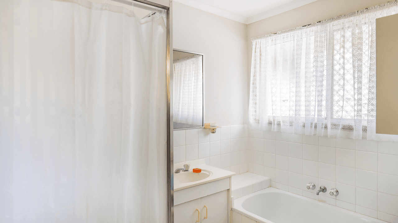 Unit 2/32 Galloway Dr, Ashmore, QLD 4214