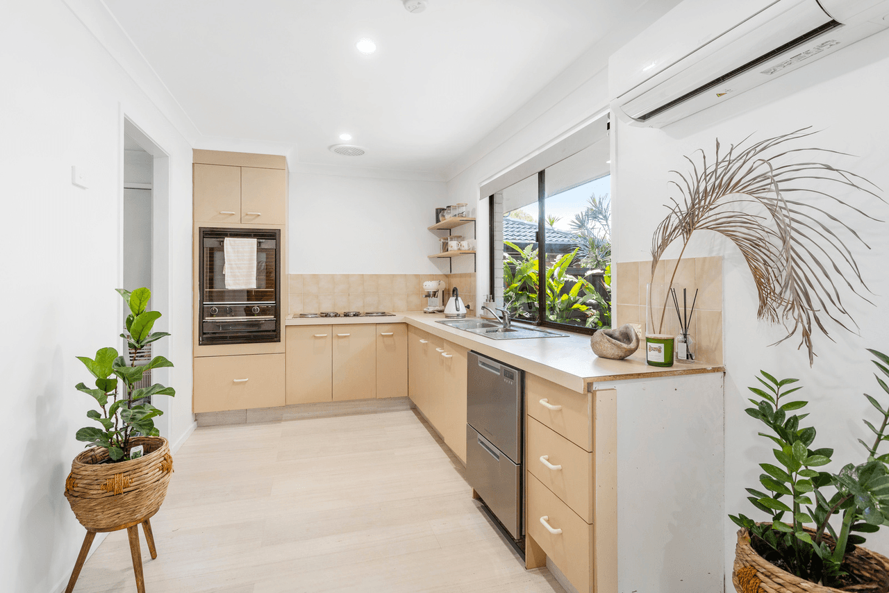 1/73 Treeview Drive, BURLEIGH WATERS, QLD 4220