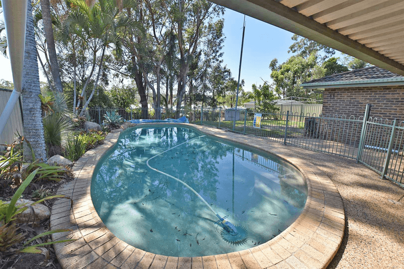 33 Voltaire Crescent, PETRIE, QLD 4502