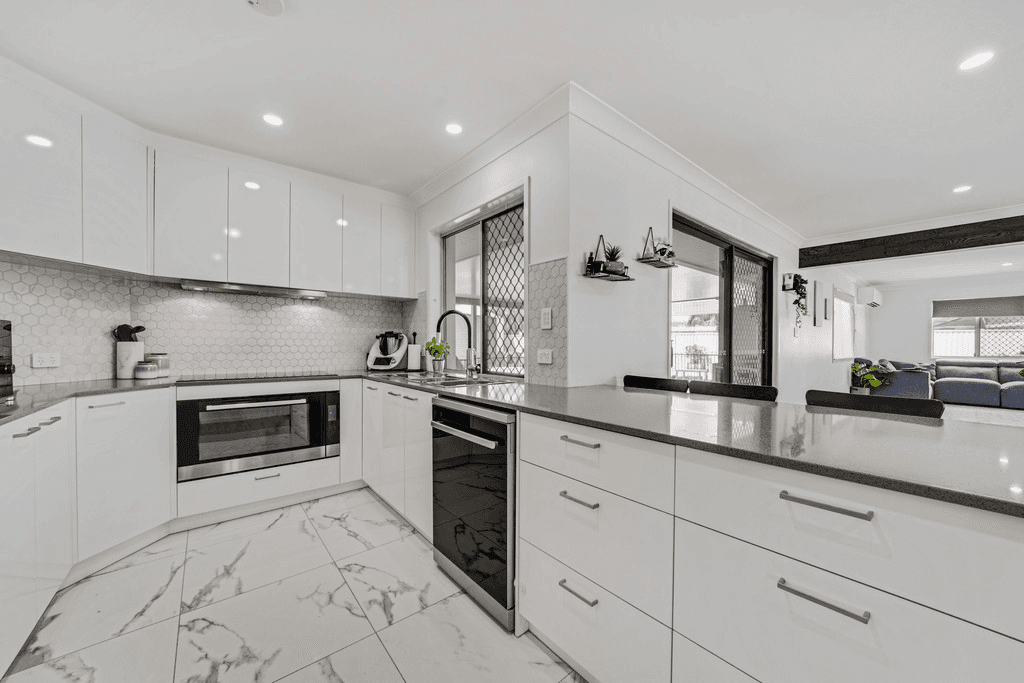 8 Tekam Cres, TANAH MERAH, QLD 4128