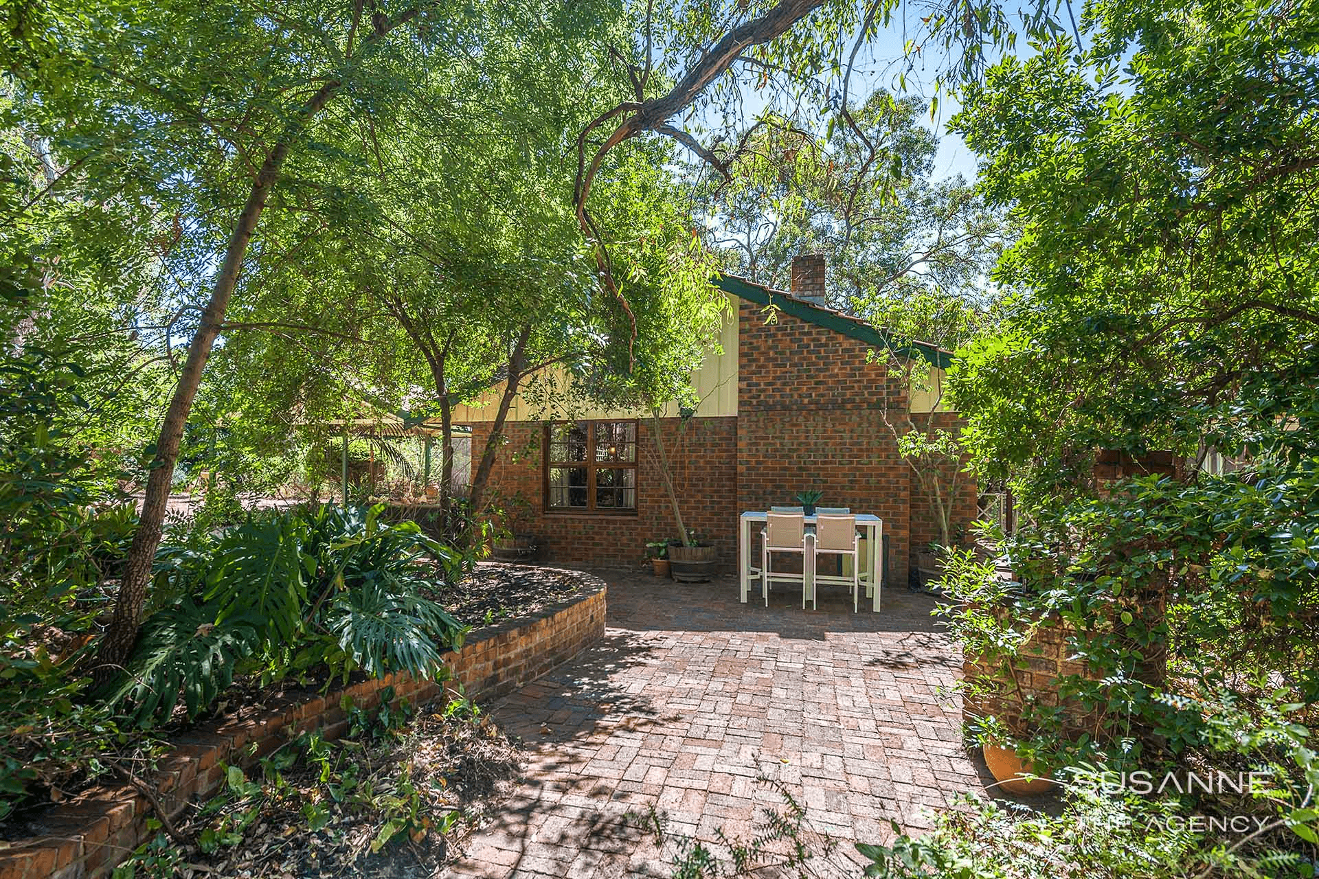 14 Hope Crescent, Lesmurdie, WA 6076