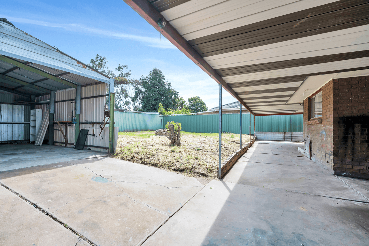 8 Chapman Crescent, REDWOOD PARK, SA 5097