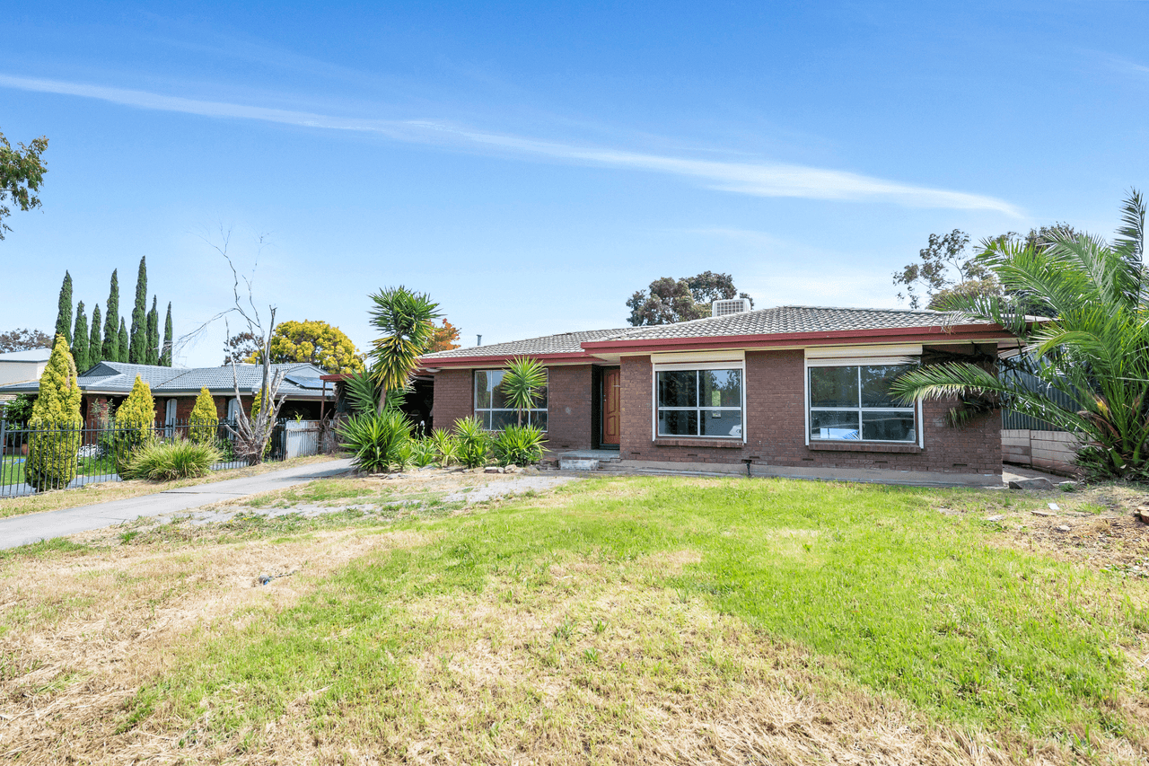 8 Chapman Crescent, REDWOOD PARK, SA 5097