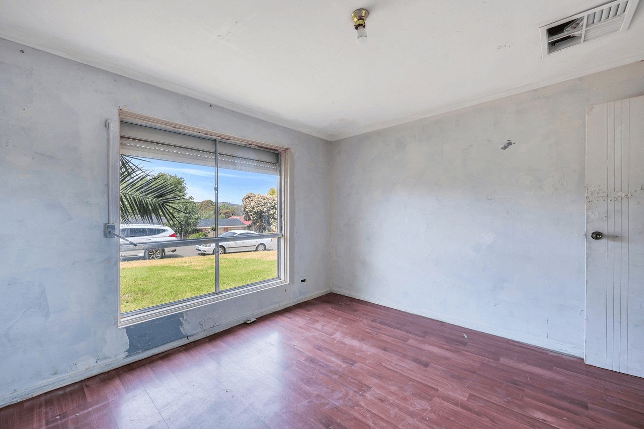 8 Chapman Crescent, REDWOOD PARK, SA 5097