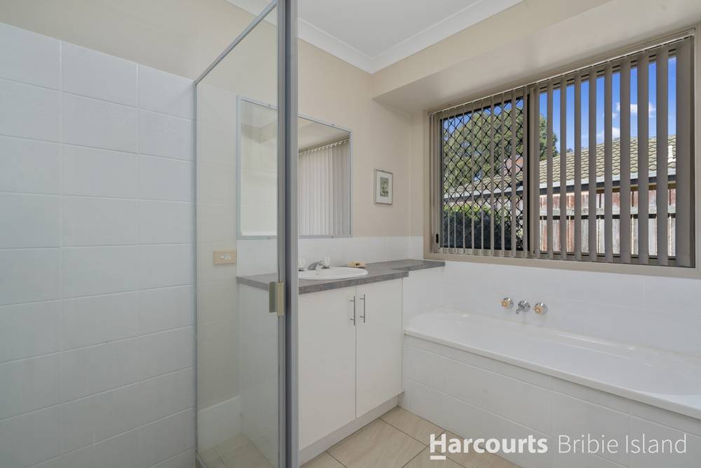 106 Avon Avenue, BANKSIA BEACH, QLD 4507