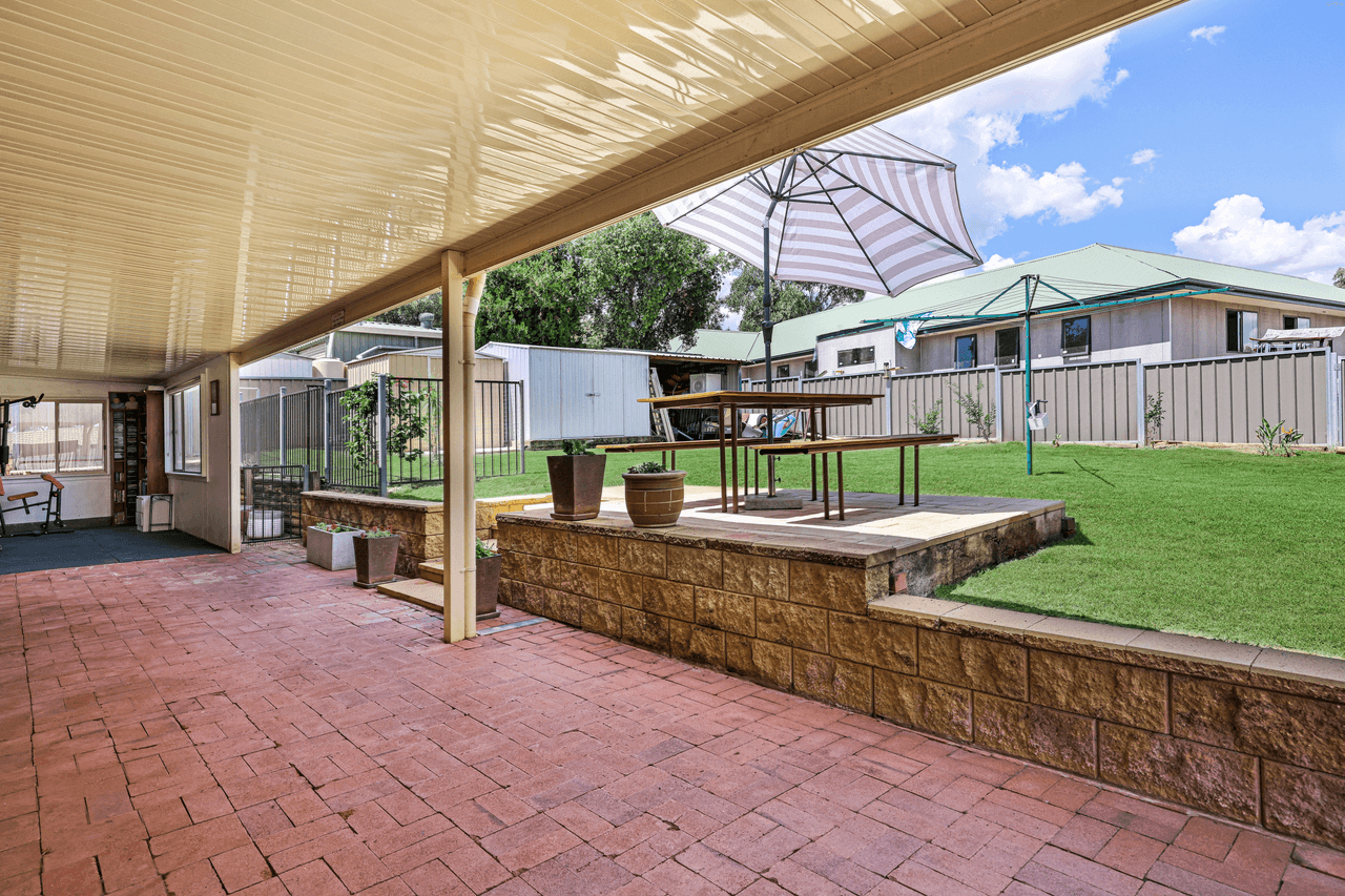 95 Lemon Gums Drive, TAMWORTH, NSW 2340