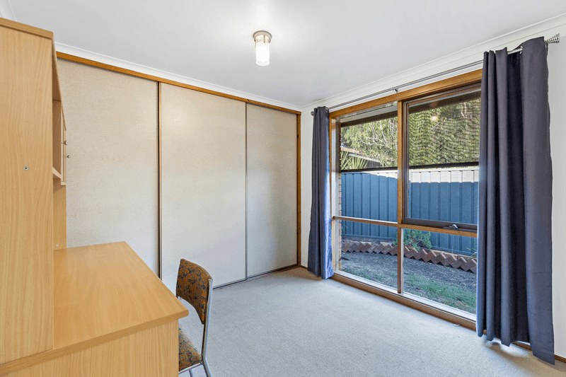 2/9 Crusoe Road, KANGAROO FLAT, VIC 3555