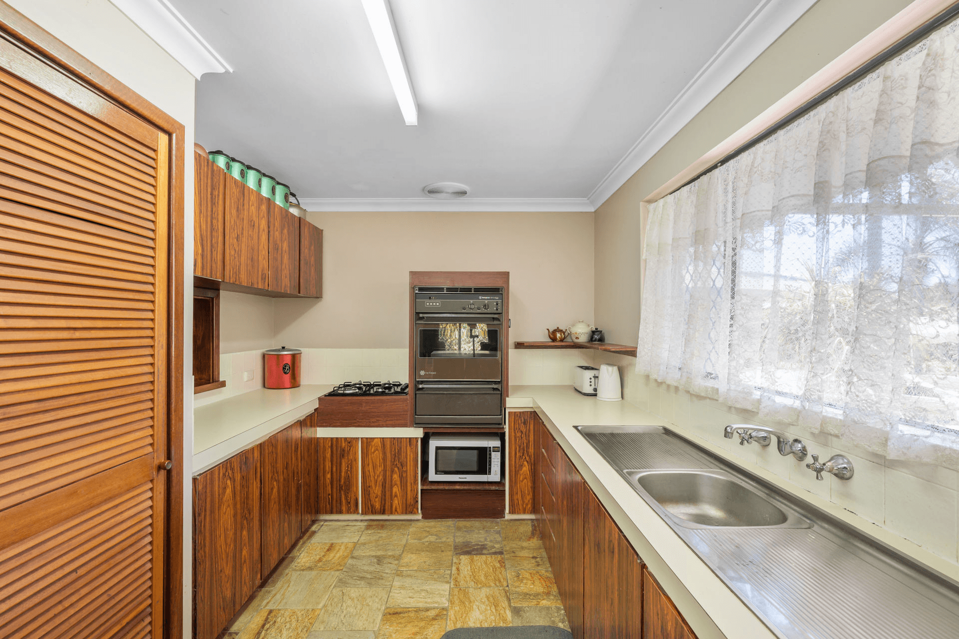 10 Bradley Court, SAMSON, WA 6163