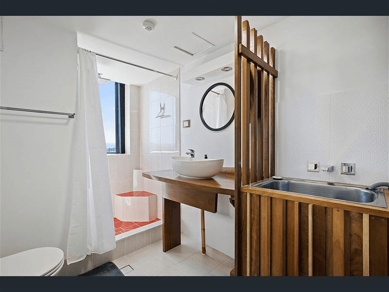 70 Remembrance  Dve, SURFERS PARADISE, QLD 4217