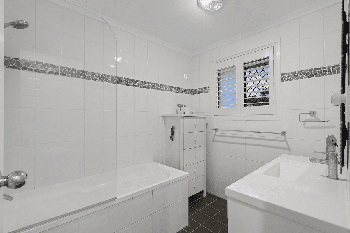 5 Sorell Place, HELENSVALE, QLD 4212