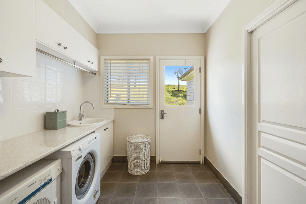 2 Saintly Place, HODGSON VALE, QLD 4352