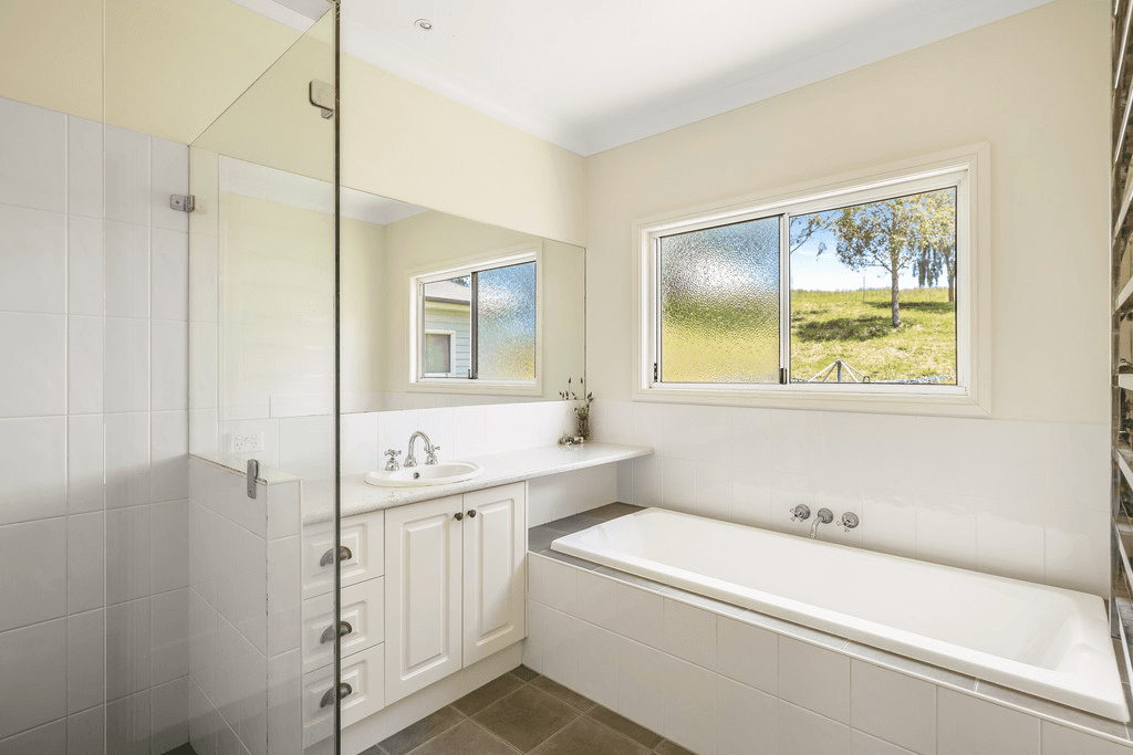 2 Saintly Place, HODGSON VALE, QLD 4352