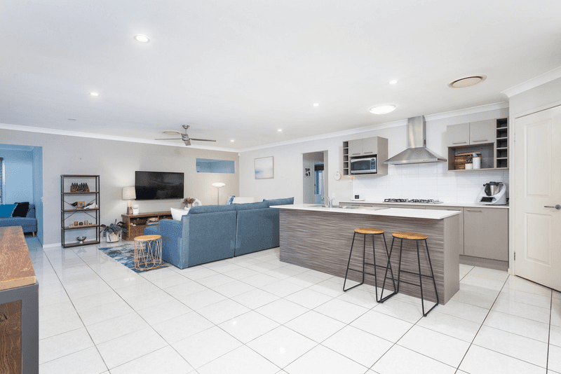 24 Stoney Creek Circuit, ORMEAU, QLD 4208