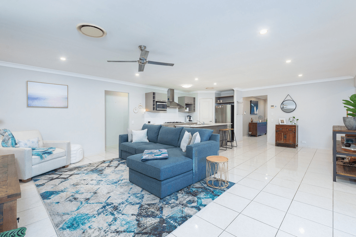 24 Stoney Creek Circuit, ORMEAU, QLD 4208