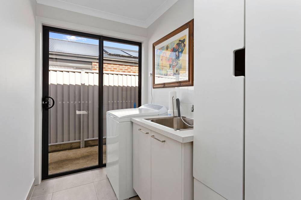 4 Dolphin Court, APOLLO BAY, VIC 3233