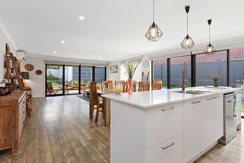 4 Dolphin Court, APOLLO BAY, VIC 3233