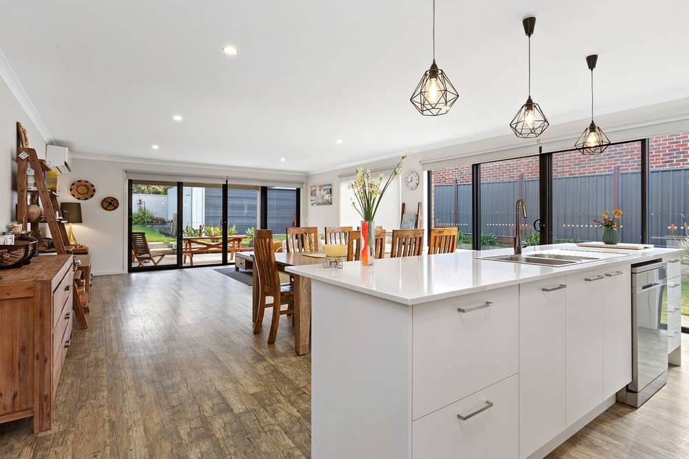 4 Dolphin Court, APOLLO BAY, VIC 3233