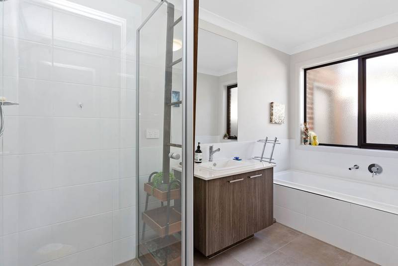 4 Dolphin Court, APOLLO BAY, VIC 3233