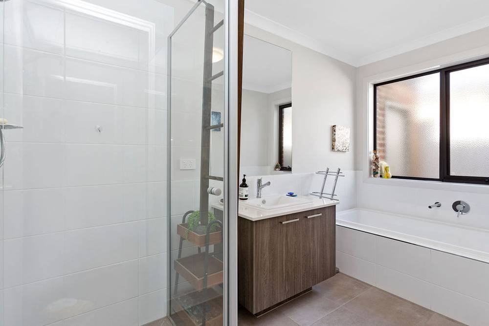 4 Dolphin Court, APOLLO BAY, VIC 3233