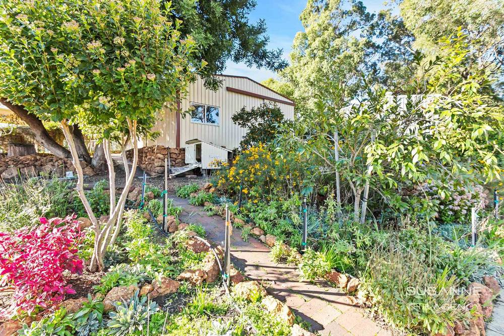 22 Davies Crescent, Gooseberry Hill, WA 6076