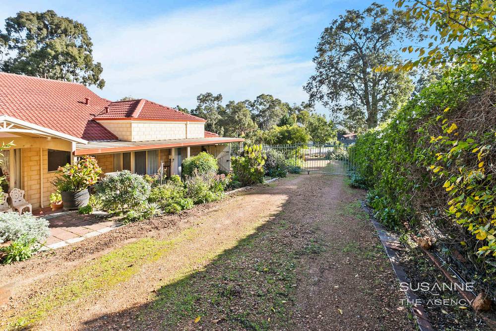 22 Davies Crescent, Gooseberry Hill, WA 6076