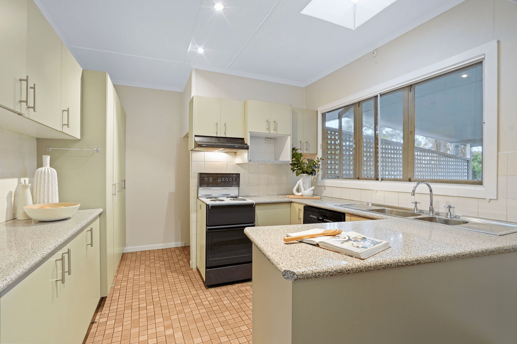 174 Jerrang Street, CHAPEL HILL, QLD 4069