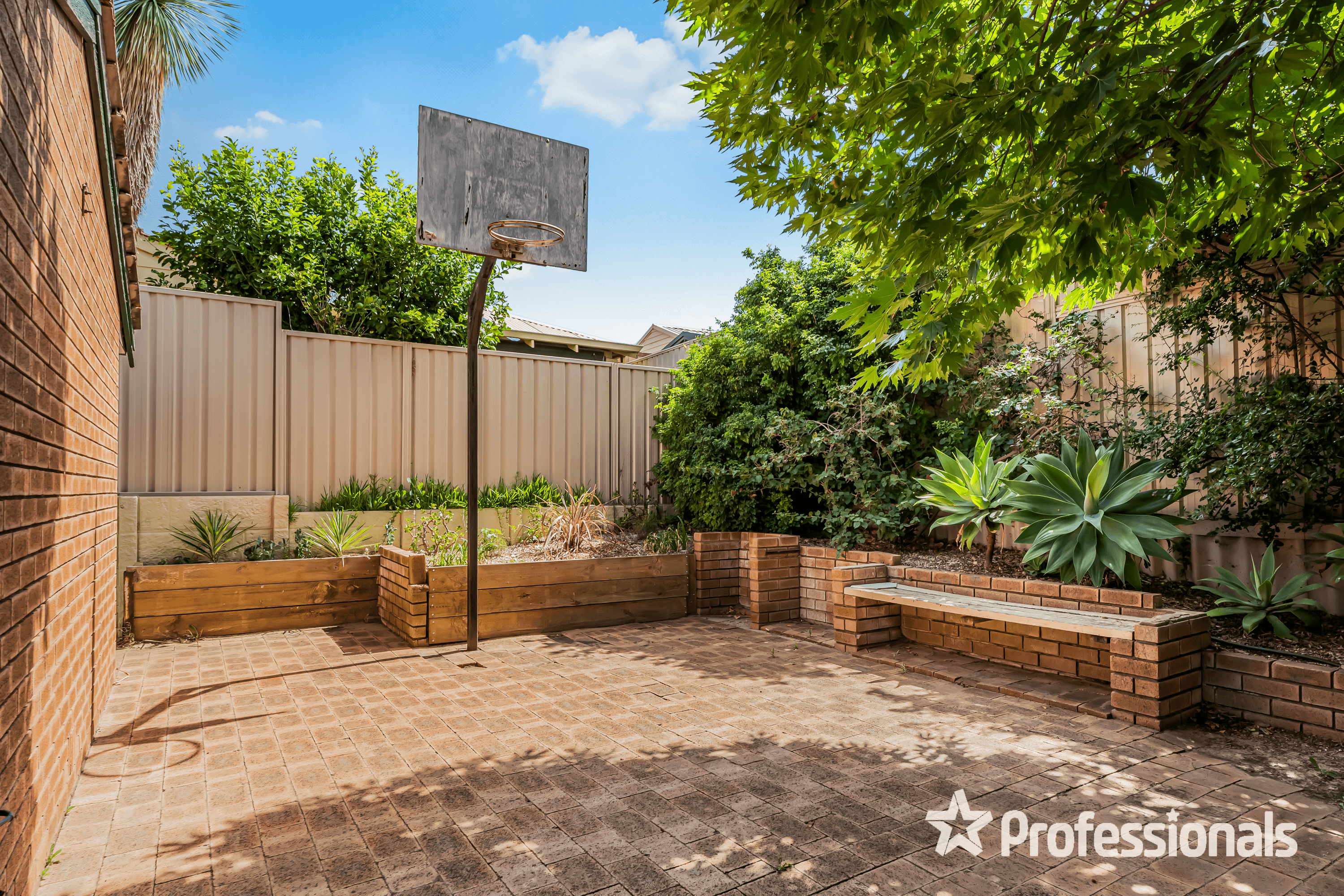 8 Inglis Court, KINGSLEY, WA 6026