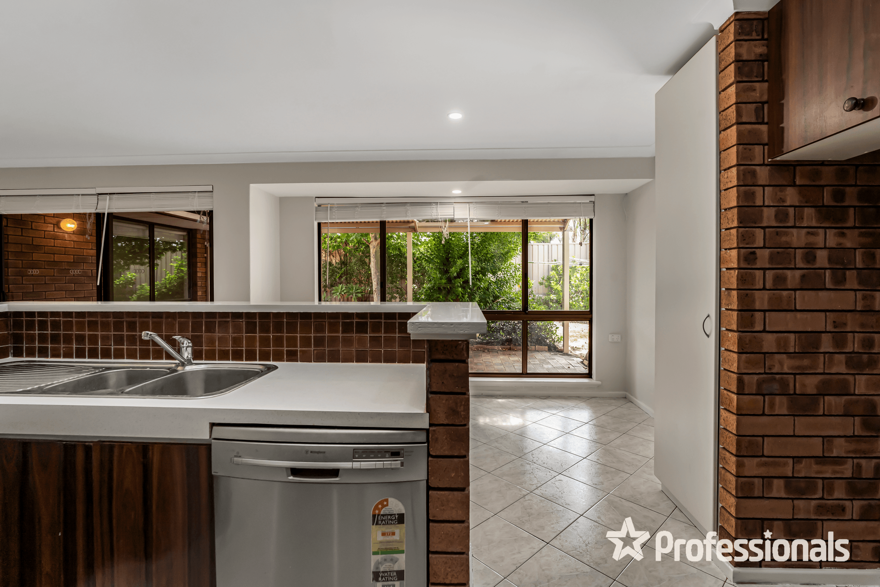 8 Inglis Court, KINGSLEY, WA 6026