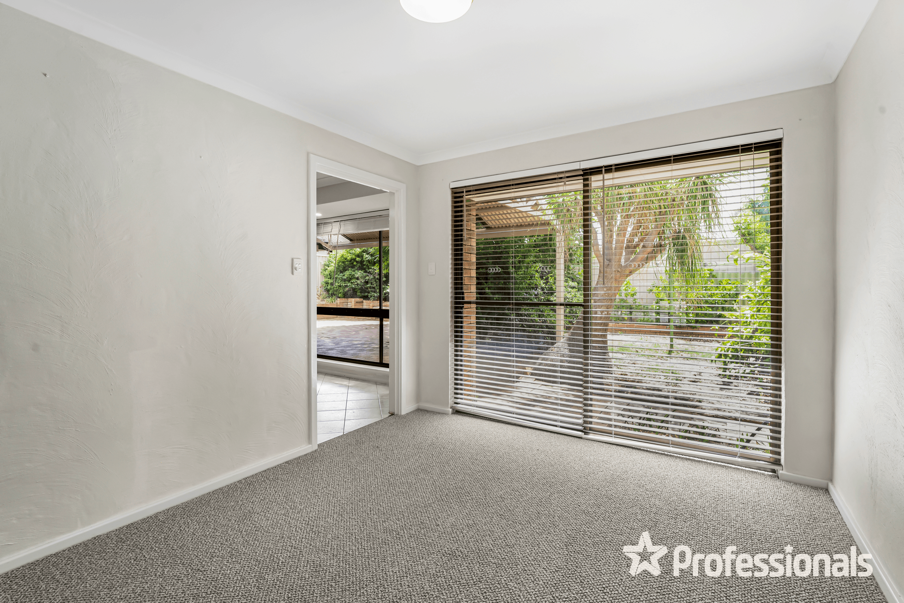 8 Inglis Court, KINGSLEY, WA 6026