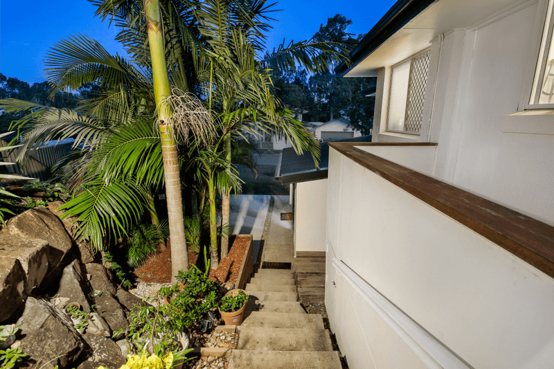 10 Clear River Boulevard, ASHMORE, QLD 4214