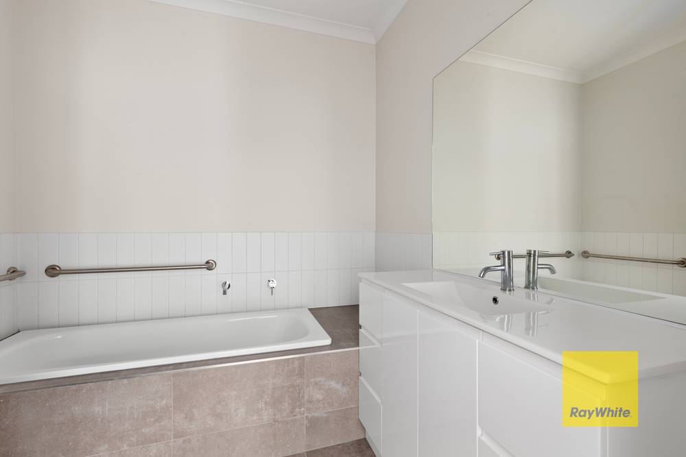 2/3 Tallinn Street, BELL PARK, VIC 3215