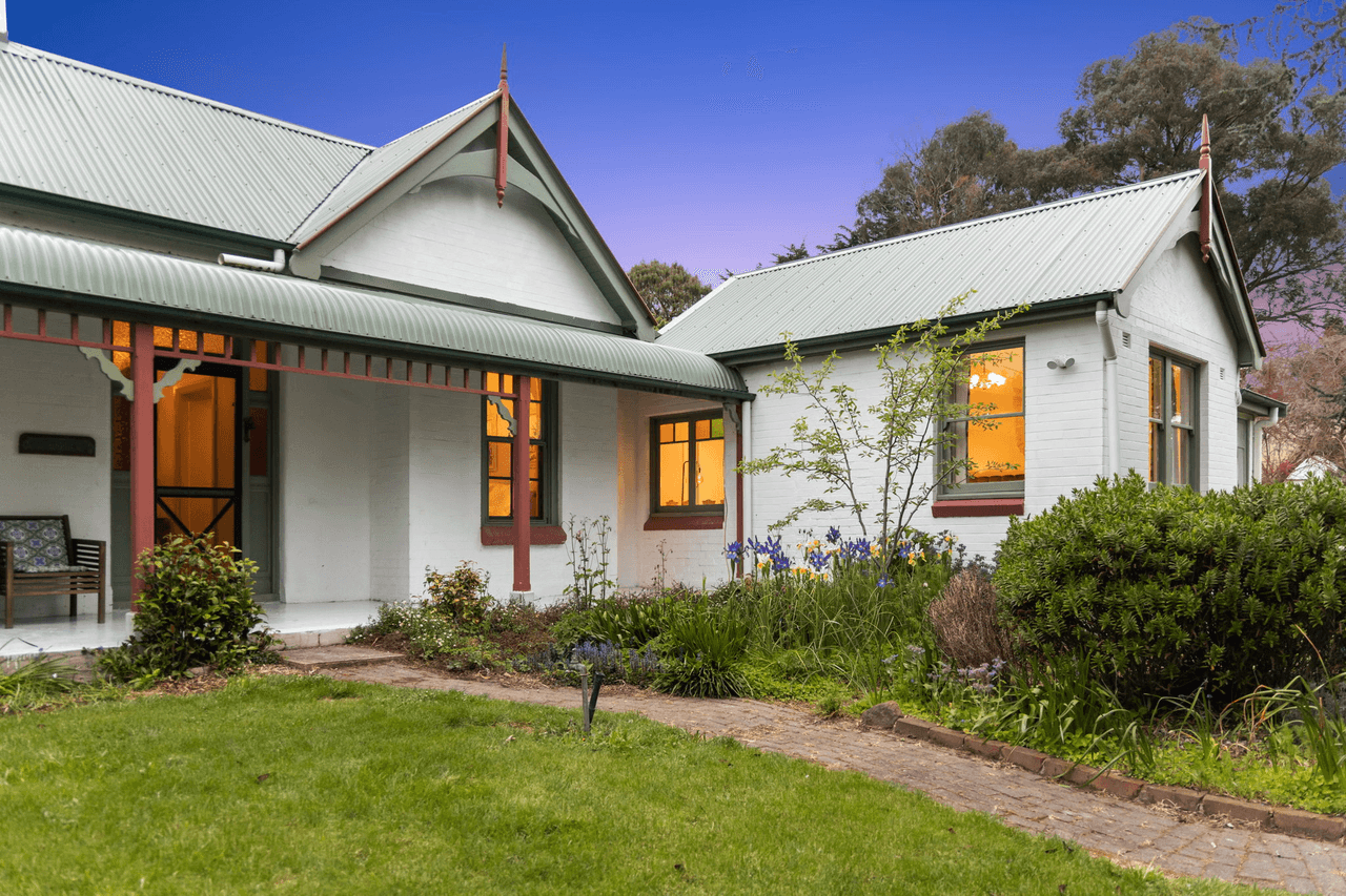 16 Carrington Street, CROOKWELL, NSW 2583