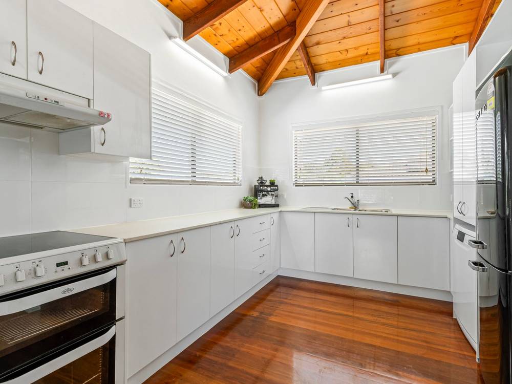 37 STRADBROKE STREET, REDLAND BAY, QLD 4165